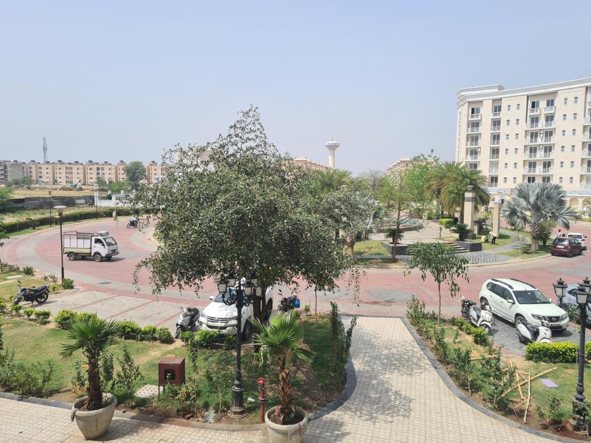 Hotel Lord Krishna Palace Vrindāvan Zewnętrze zdjęcie