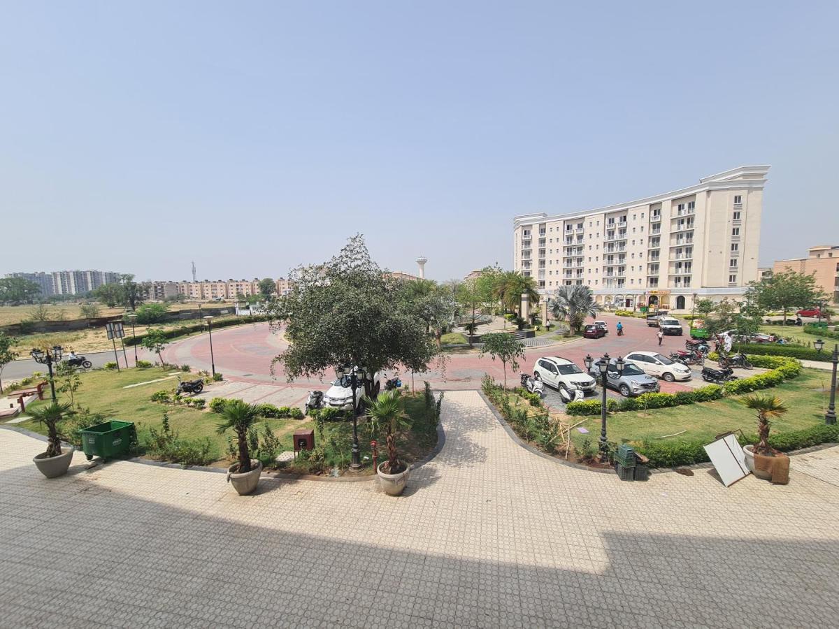 Hotel Lord Krishna Palace Vrindāvan Zewnętrze zdjęcie